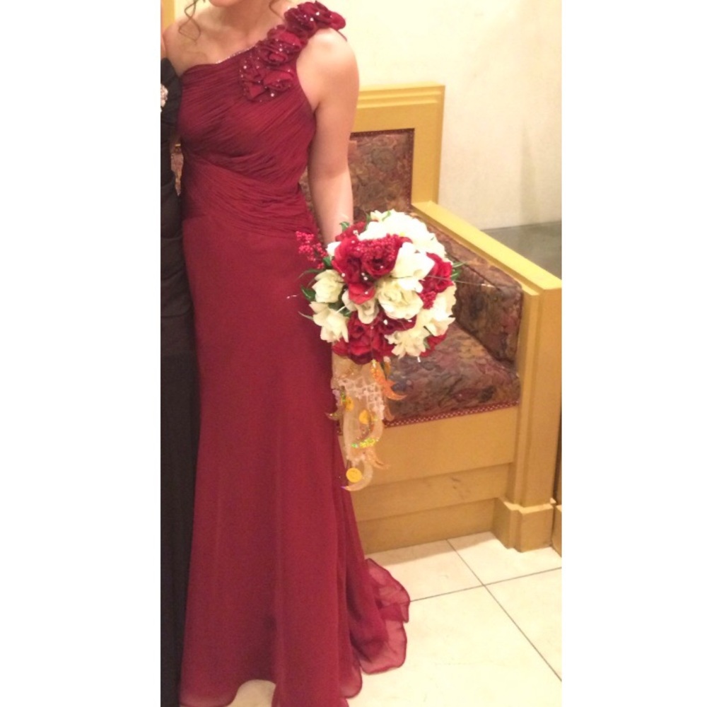 Burgundy bridesmaid / prom dress